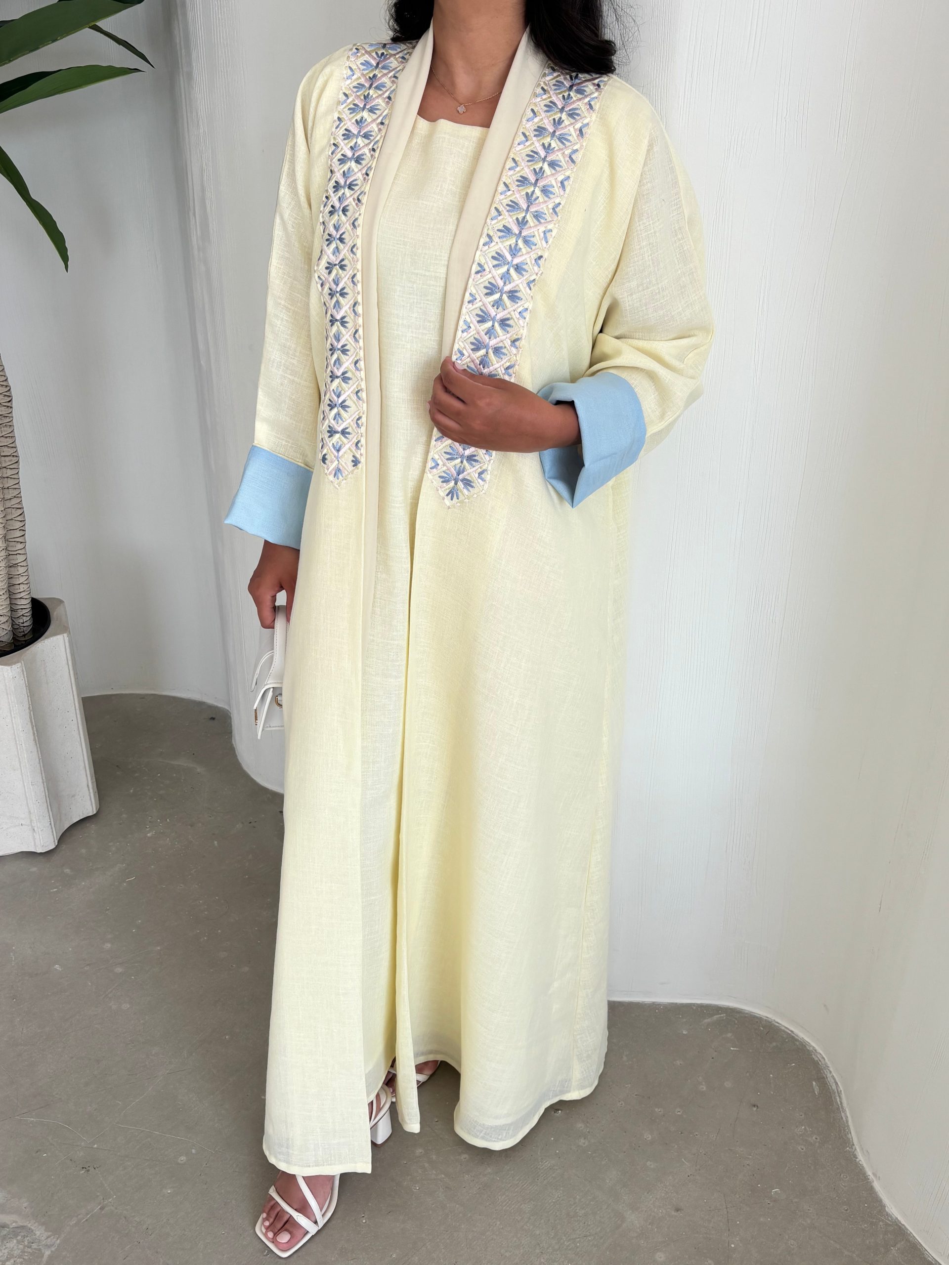 ENSEMBLE ABAYA EN LIN JAUNE – Image 4