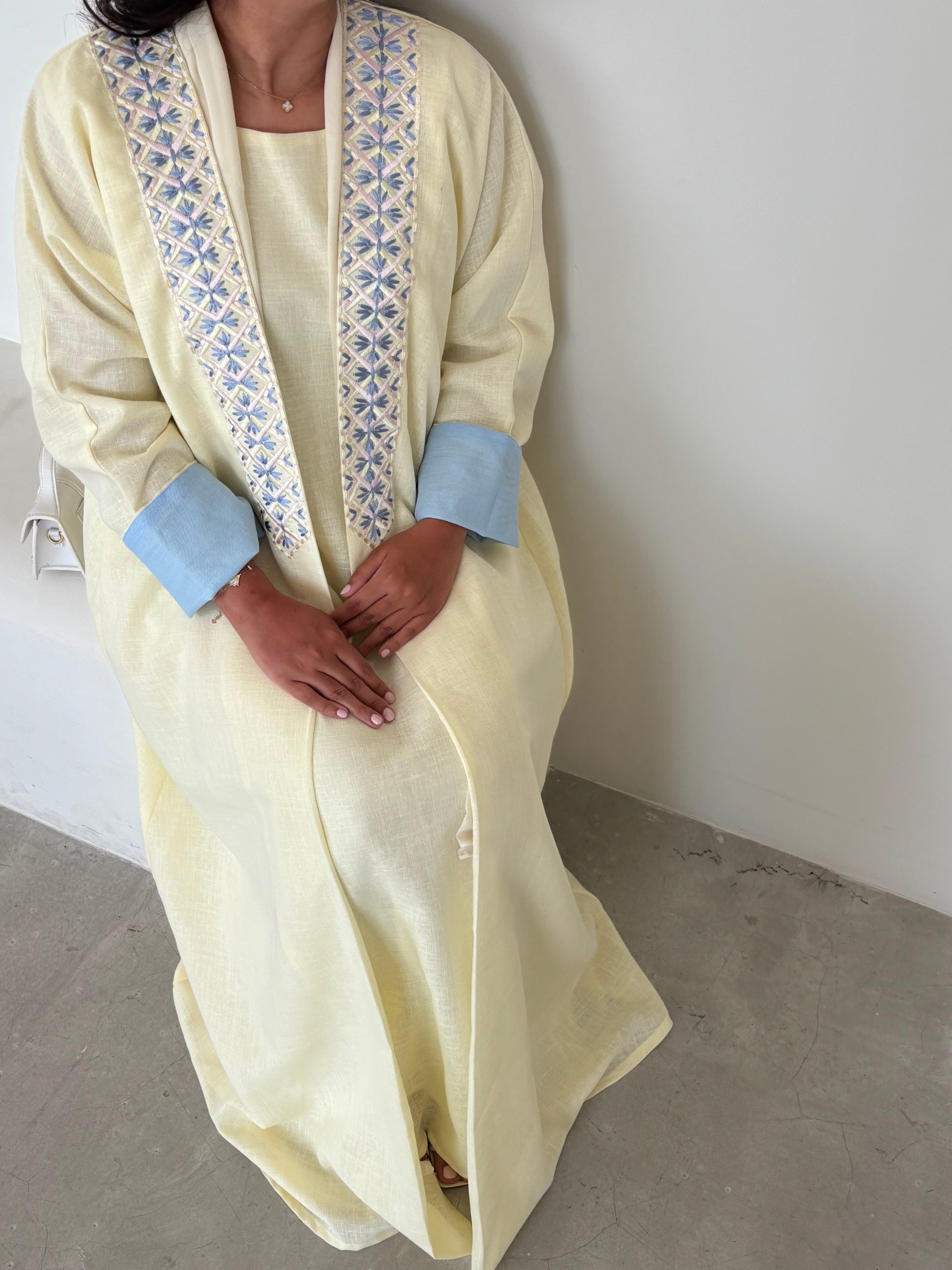 ENSEMBLE ABAYA EN LIN JAUNE