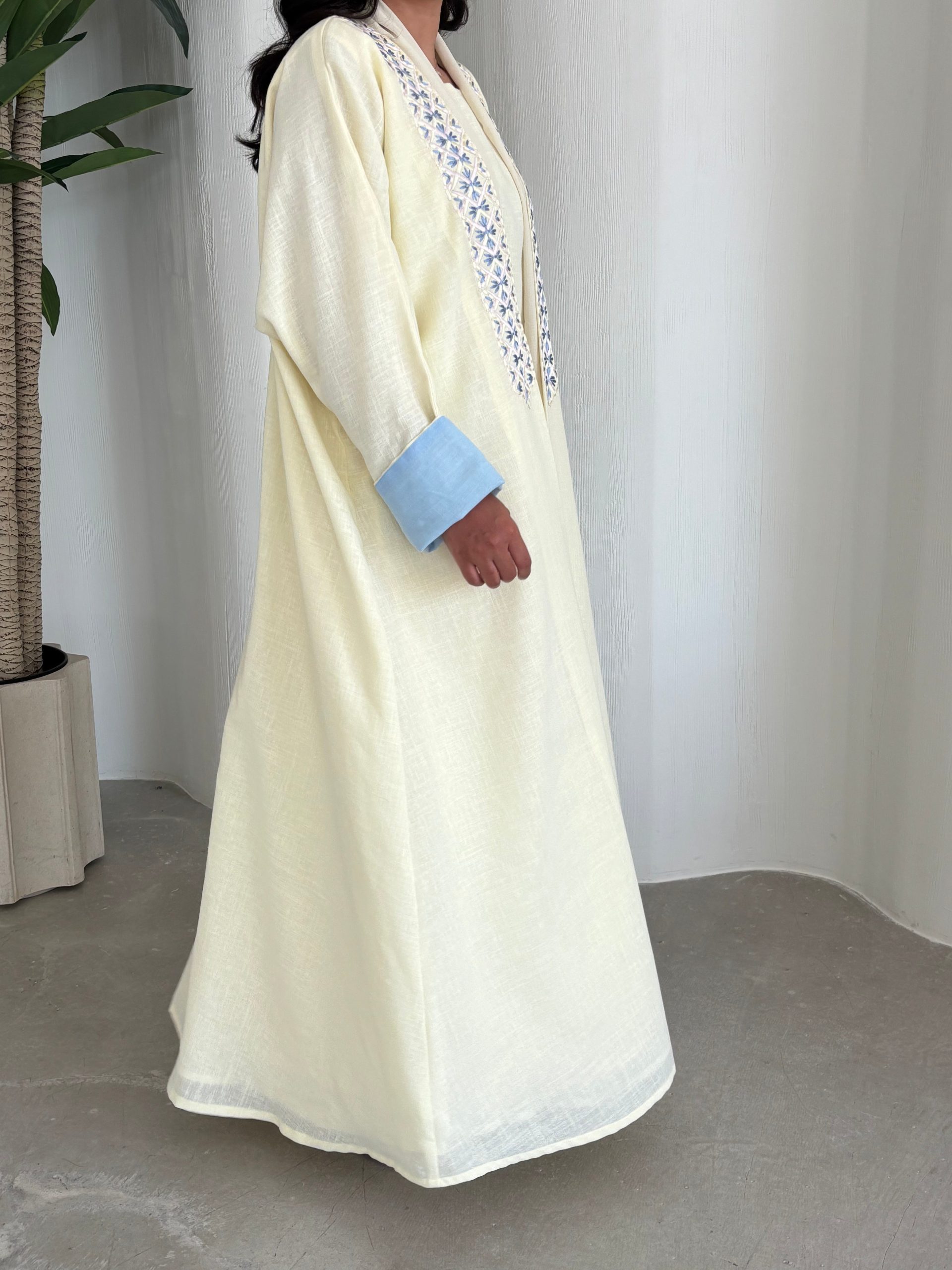 ENSEMBLE ABAYA EN LIN JAUNE – Image 3